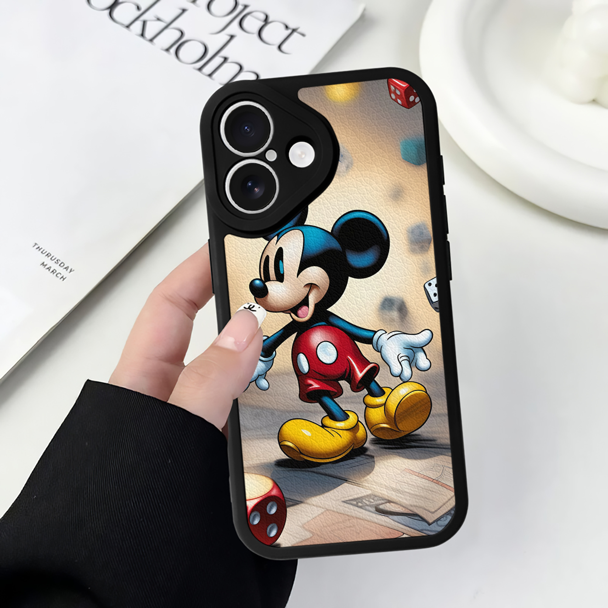 （画像用） ミッキーマウス Mickey Mouse 【iPhone 16シリーズ対応】シリコンスマホケース（レザー調） 材質：シリコン